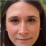 Insengnante impartisce lezioni di italiano a stranieri, storia e geografia, spagnolo e inglese per studenti delle scuole superiori